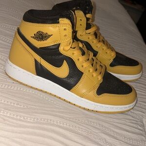 Nike Air Jordan Yellow and Black High-Tops